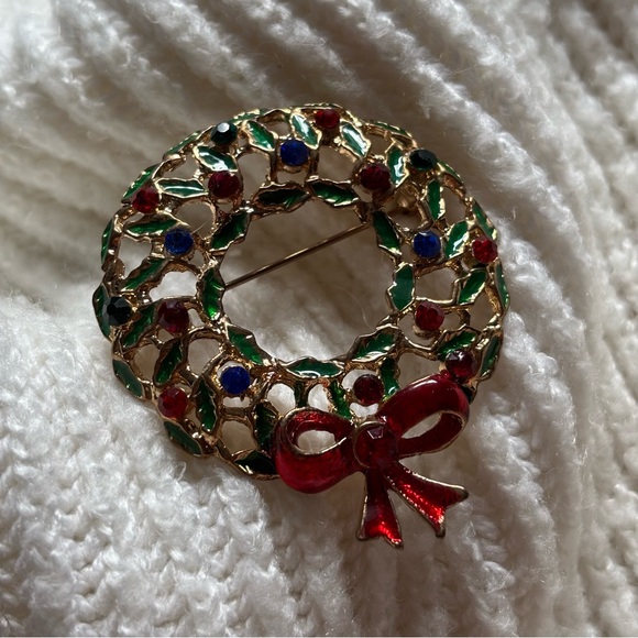 Jewelry - Gold Wreath Brooch with Red Bow | Holiday Christmas Pin